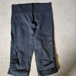 Lululemon capris with elastic at bottom side